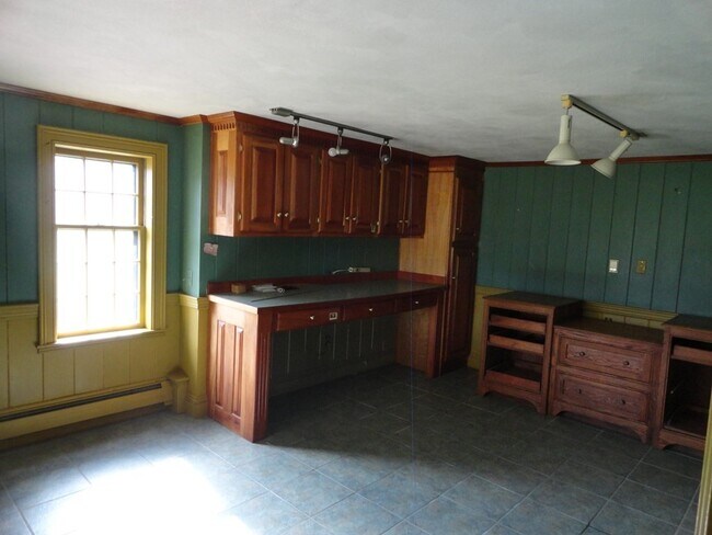 Building Photo - 22 W Meadow Rd