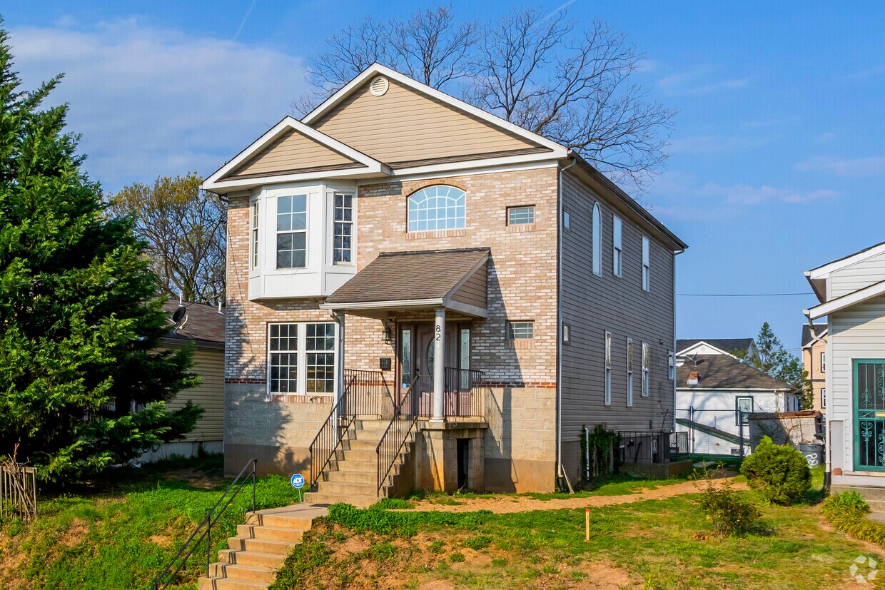 824 48th Pl NE, unidad #B - 824 48th Pl NE