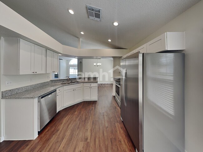 Foto del edificio - 1233 Falconcrest Blvd