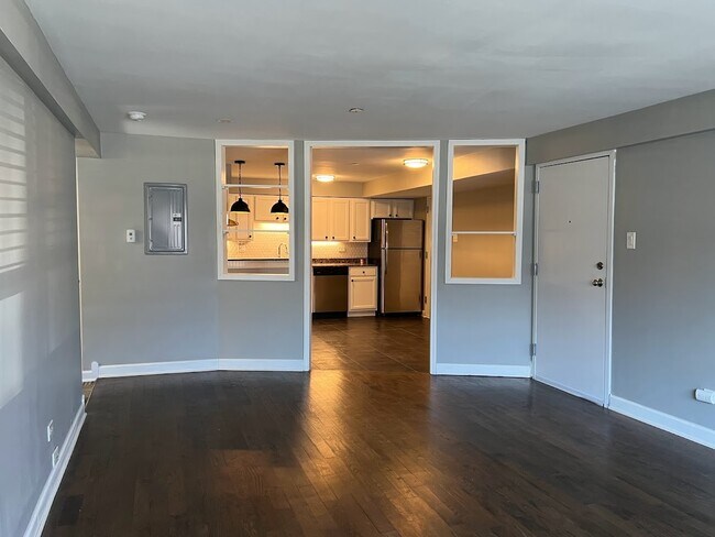 Building Photo - 8810 Briar Ct