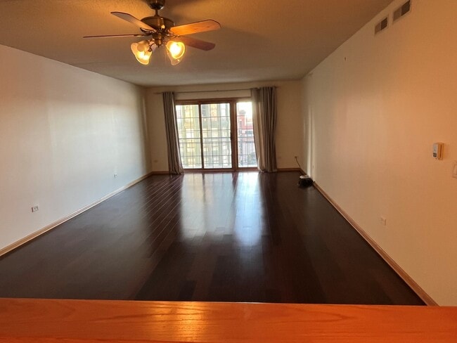 Foto del edificio - 200 W Campbell St