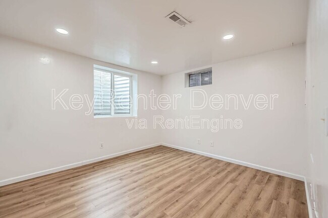 Building Photo - 5870 W 5th Ave