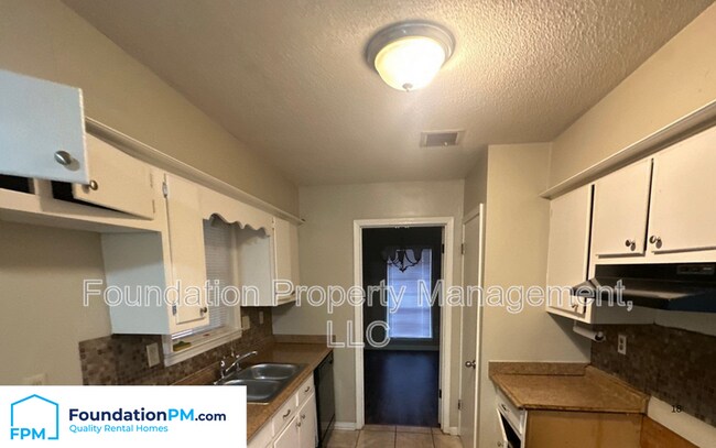 Foto del edificio - 5399 Meadowick Ave