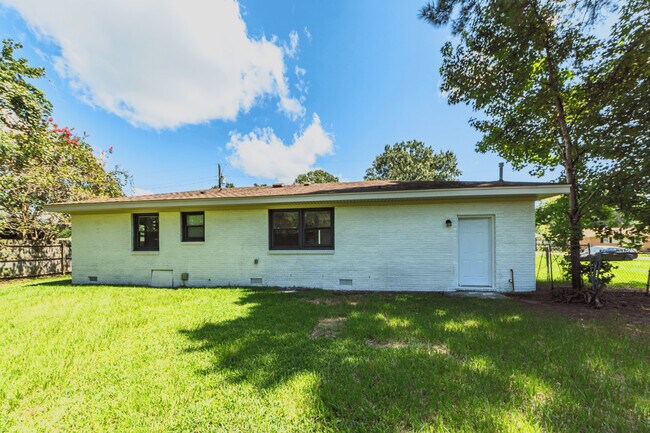 Building Photo - 115 Kathryn Dr
