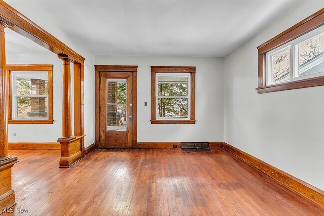 Foto del edificio - 11601 Headley Ave