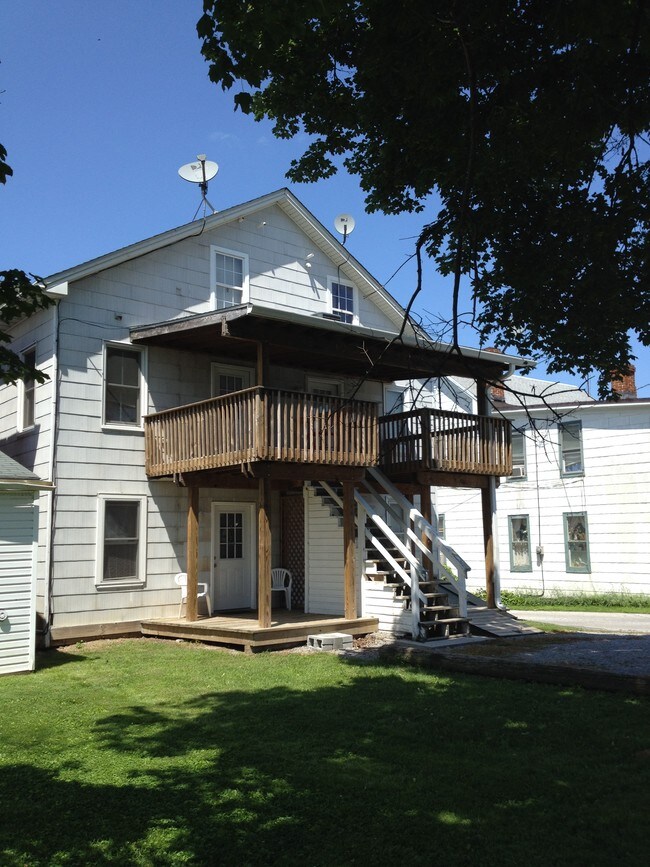 Top left is unit for rent - 312 3rd St