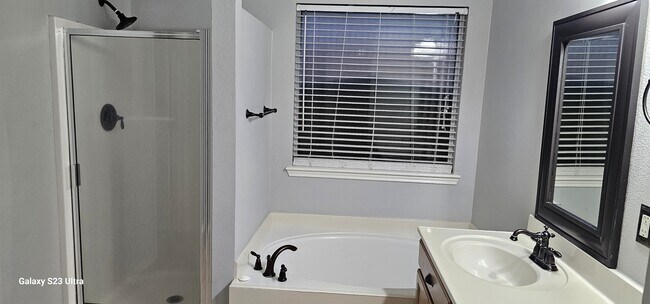 Building Photo - 6701 Riding Wind Dr