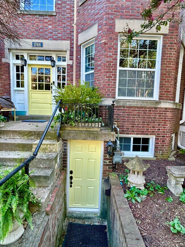 Foto del edificio - 1746 Lamont St NW
