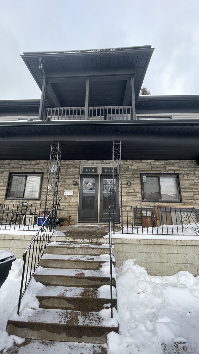 Foto del edificio - Spacious 3-Bedroom in Bellevue – Minutes from Downtown Pittsburgh!