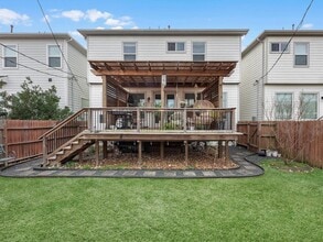 Building Photo - 410 Yale Oaks Ln