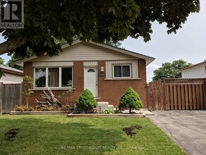 Building Photo - 11 Lawnhurst Dr