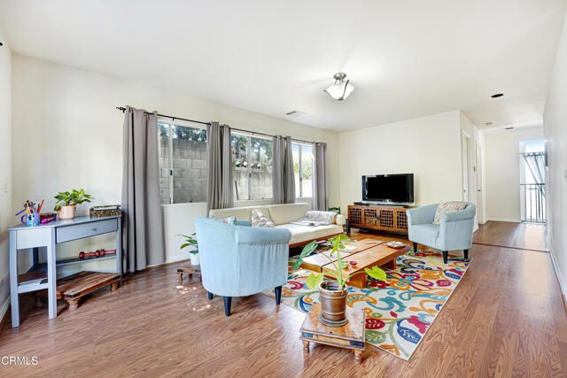 Foto del edificio - 2779 Fyler Pl