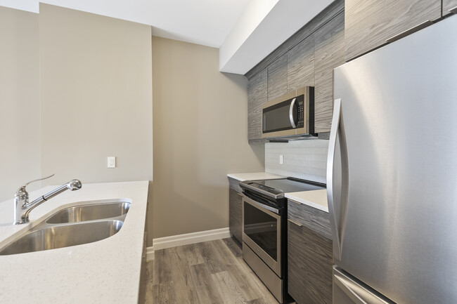 Building Photo - 955 Ouellette Av