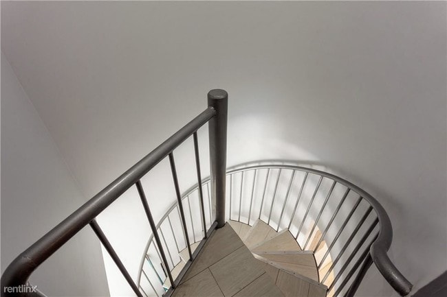 Building Photo - 3 br, 2.5 bath  - 650 Tennis Club Dr