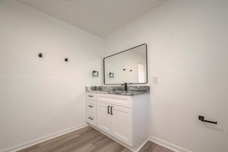 Building Photo - 3320 Hays St