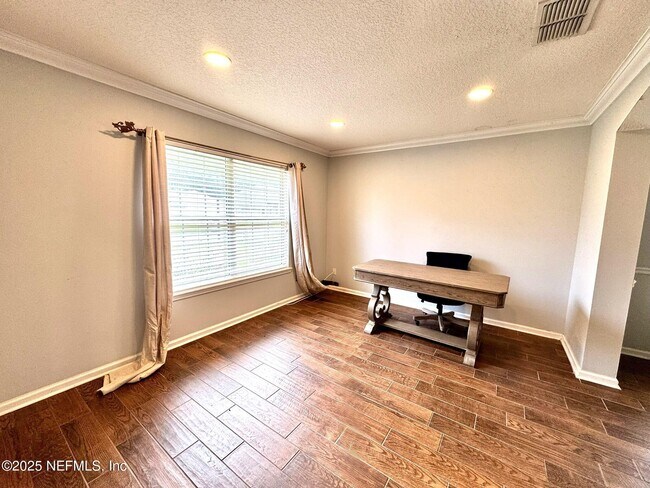 Foto del edificio - 1672 Pinecrest Dr