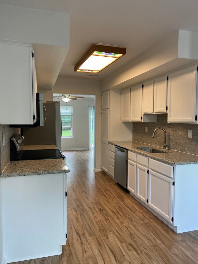 Foto del edificio - 6902 Colonial Ct