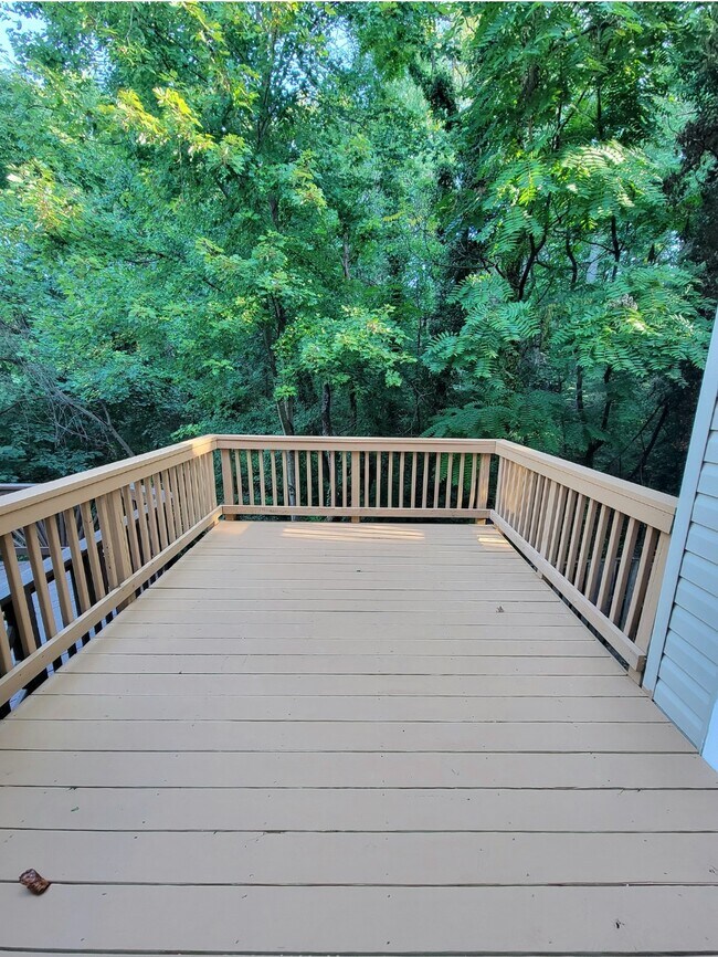 Building Photo - 3352 Beechcliff Dr