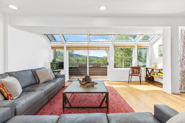 Building Photo - 100 N 8th St