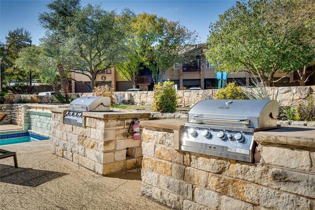 Foto del edificio - LAKE AUSTIN  TOWNHOME - POINTE 360 @ 2222 ...