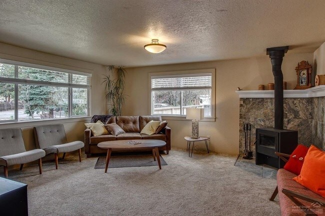 3 Br 2 Bath House Summer Shade Dr House For Rent In Bend Or Apartments Com 3 Br 2 Bath House Summer Shade Dr House For Rent In Bend Or Apartments Com