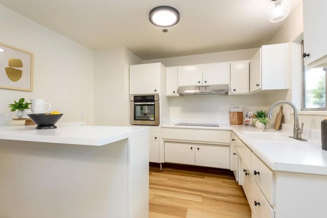 Building Photo - Charming Redwood City one bedroom one bath...