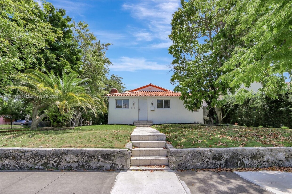 Primary Photo - 375 SW 20th Rd