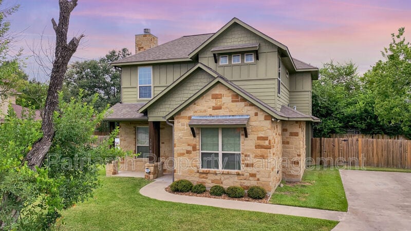 Photo - 1319 Foster Avenue