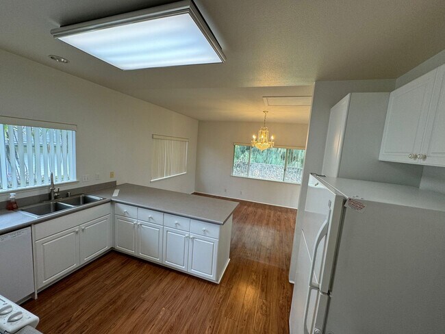 Foto del edificio - Mililani Mauka 3/2.5 living, family room 2car garage, Sorry No Pets