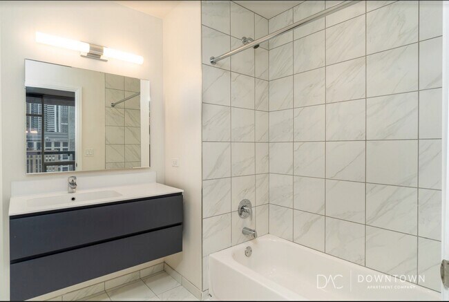 Foto del edificio - 744 N Clark St