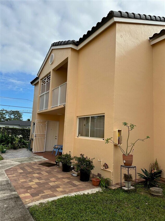Foto principal - 2501 NW 26th St
