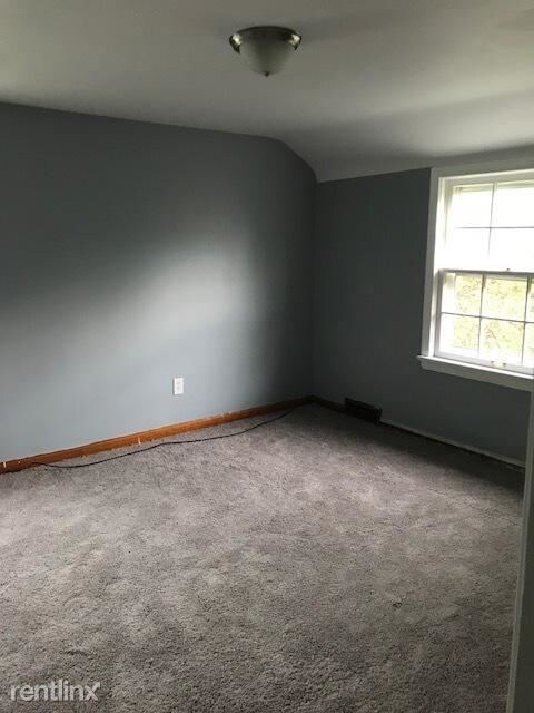 Building Photo - 3 br, 1.5 bath House - 1559 Holmden Rd