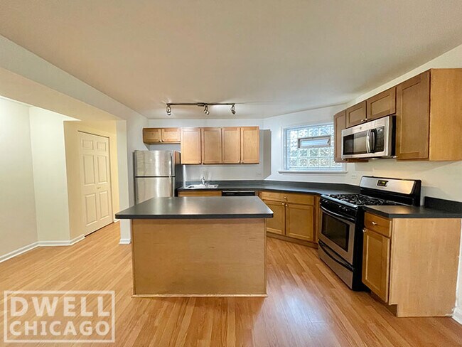 Foto del edificio - 3045 W Logan Blvd
