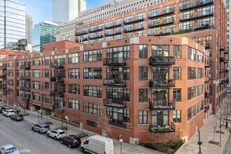 Building Photo - 333 W Hubbard St