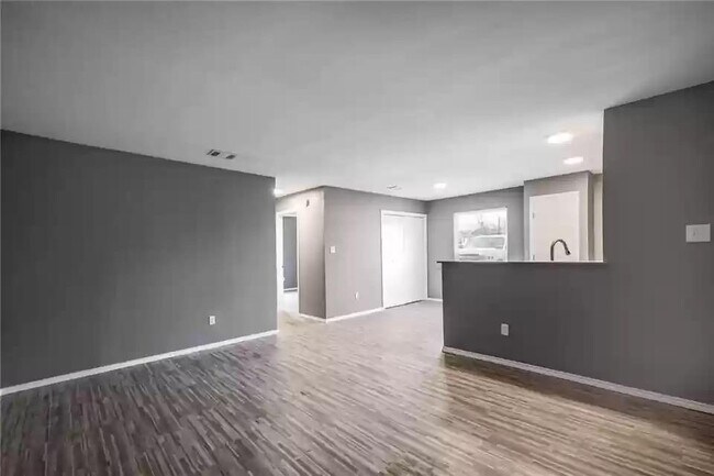 Foto del edificio - 8410 Riverstone Dr