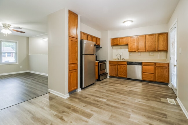 Building Photo - 2470 Berthbrook Dr