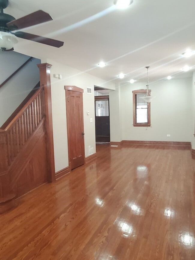 Foto del edificio - 2635 N Mango Ave