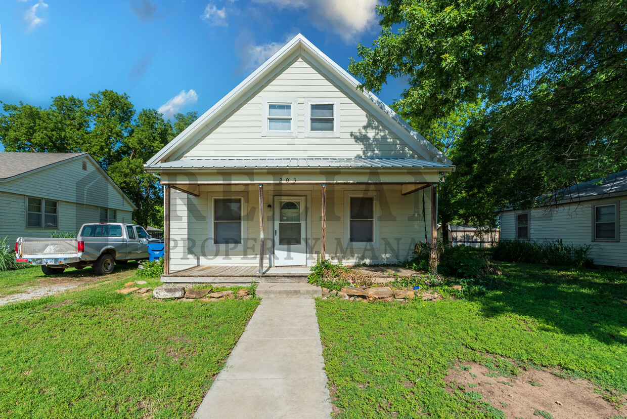 Primary Photo - 203 N Ohio St