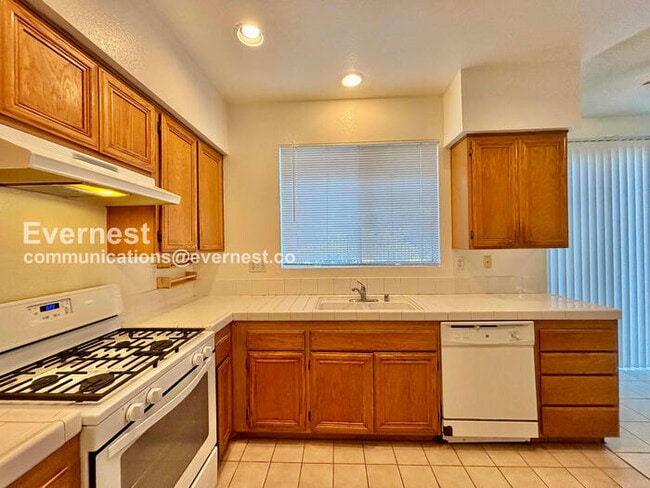 Building Photo - 27620 Parkside Dr