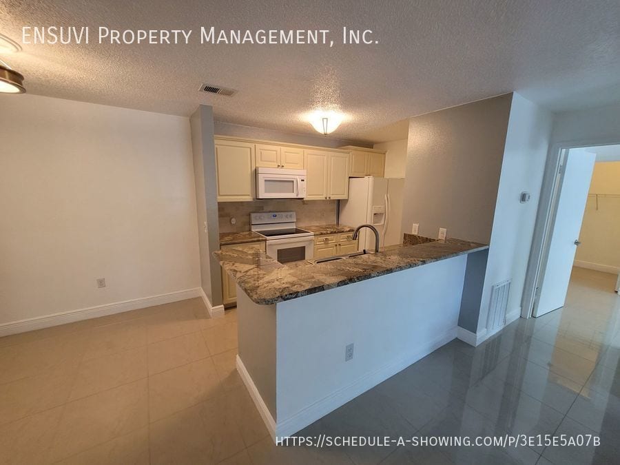 Foto principal - 9481 Highland Oak Dr