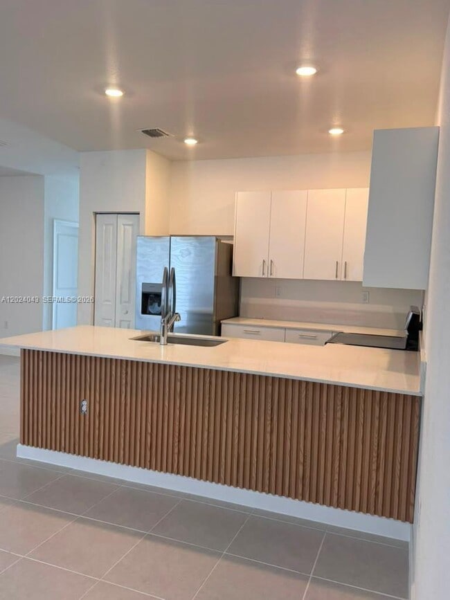 Foto del edificio - 663 SE 13th St Cir