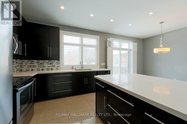 Photo du bâtiment - 6490 Kingston Rd