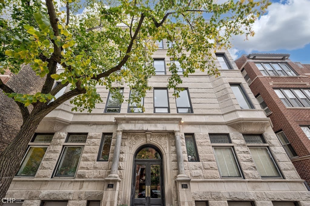 Primary Photo - 351 W Dickens Ave