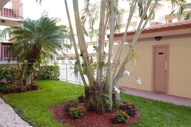 Building Photo - 4629 Poinciana St