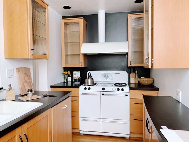 Foto del edificio - 10870 Wellworth Ave