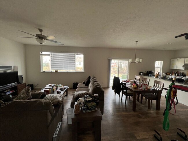 Building Photo - WEST LAFAYETTE..3 Bed 2 Bath plus office/den