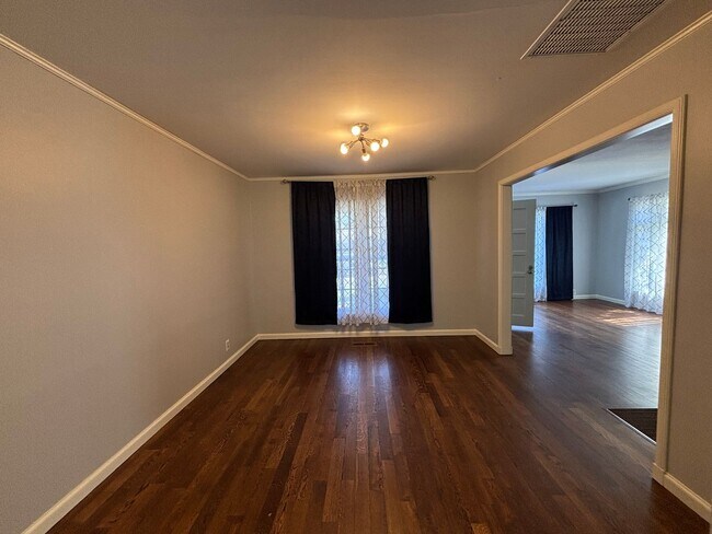 Foto del edificio - Perfect and Updated Rental close to TU!