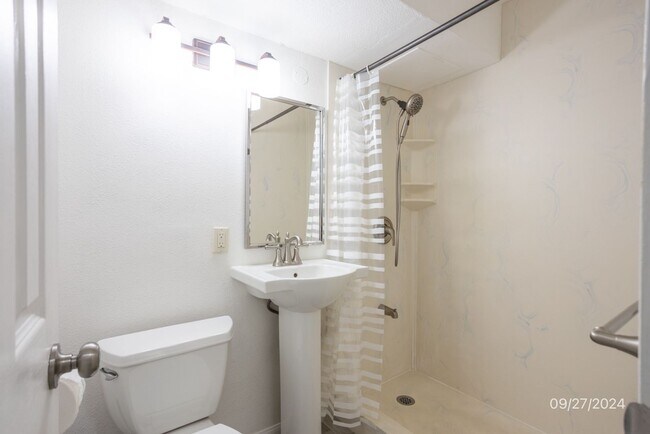 Building Photo - Beautifully Maintained 1 Bed | 1 Bath | 1 ...