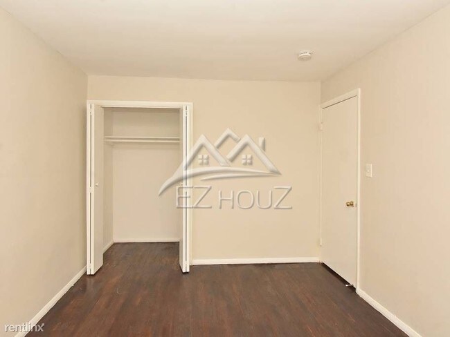 Building Photo - 2 br, 1.5 bath House - 3226 Southern Ave