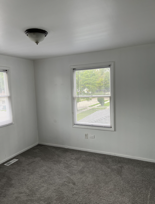 Foto principal - 23074 Powell Ave
